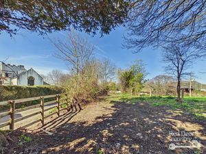 End Garden- click for photo gallery